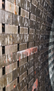 Cuñas de cierre de estator de motor mal instaladas, sólo sujetadas por la impregnación VPI